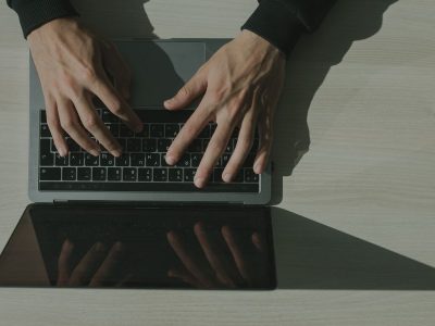 Comment taper la barre verticale sur un clavier AZERTY, QWERTY ou Mac