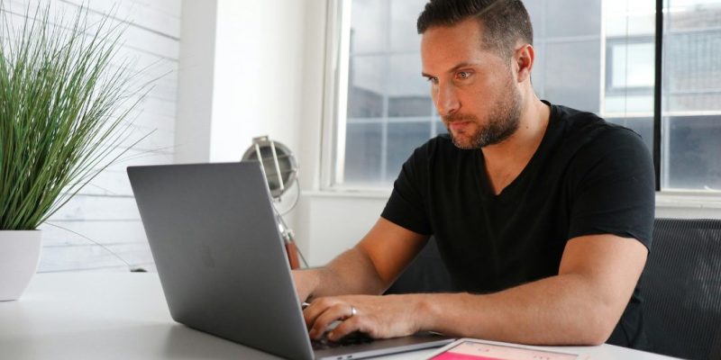 Peut-on confier entièrement la création d’un site internet à une IA