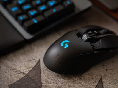 Logitech G502 est ce une bonne souris pour gamers