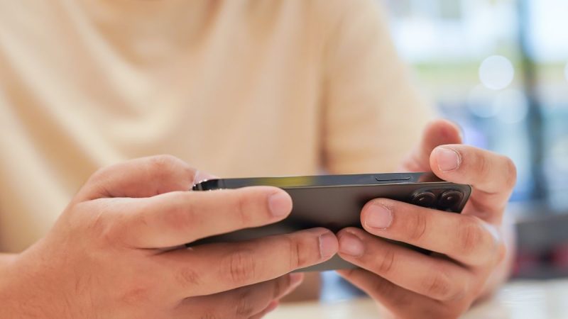 Comment le mode “Batterie optimisée” d’iOS affecte les performances dans les jeux 3D