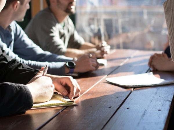 Réunion de travail entre collègues