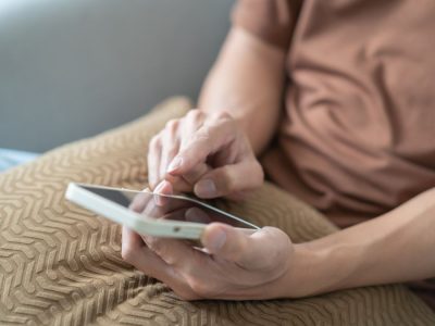 Les fonctions de sécurité du smartphone utiles pour les personnes âgées