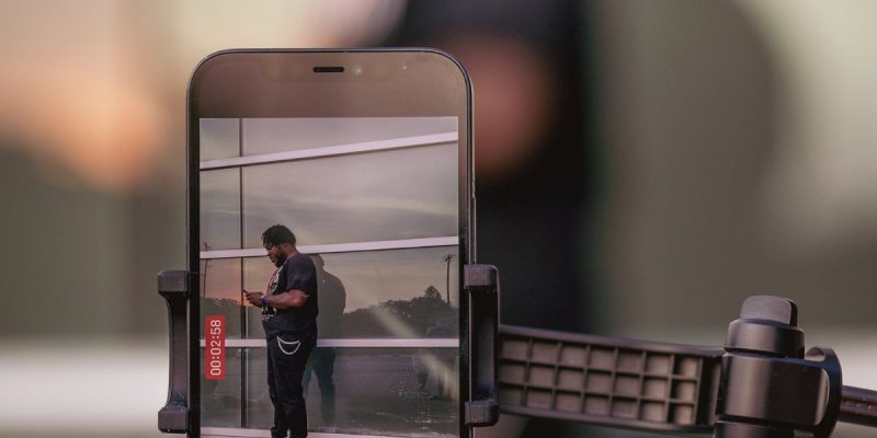 Le Sony Xperia 1 VIII conserve-t-il un autofocus rapide en basse lumière avec sujet mobile