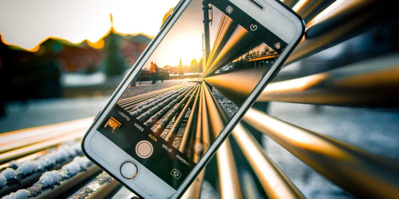 Pourquoi la batterie des smartphones tient de moins en moins longtemps