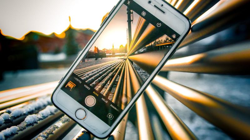 Pourquoi la batterie des smartphones tient de moins en moins longtemps