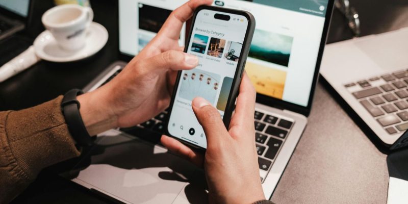 Siri conversationnel peut-il enfin tenir une discussion naturelle en 2026