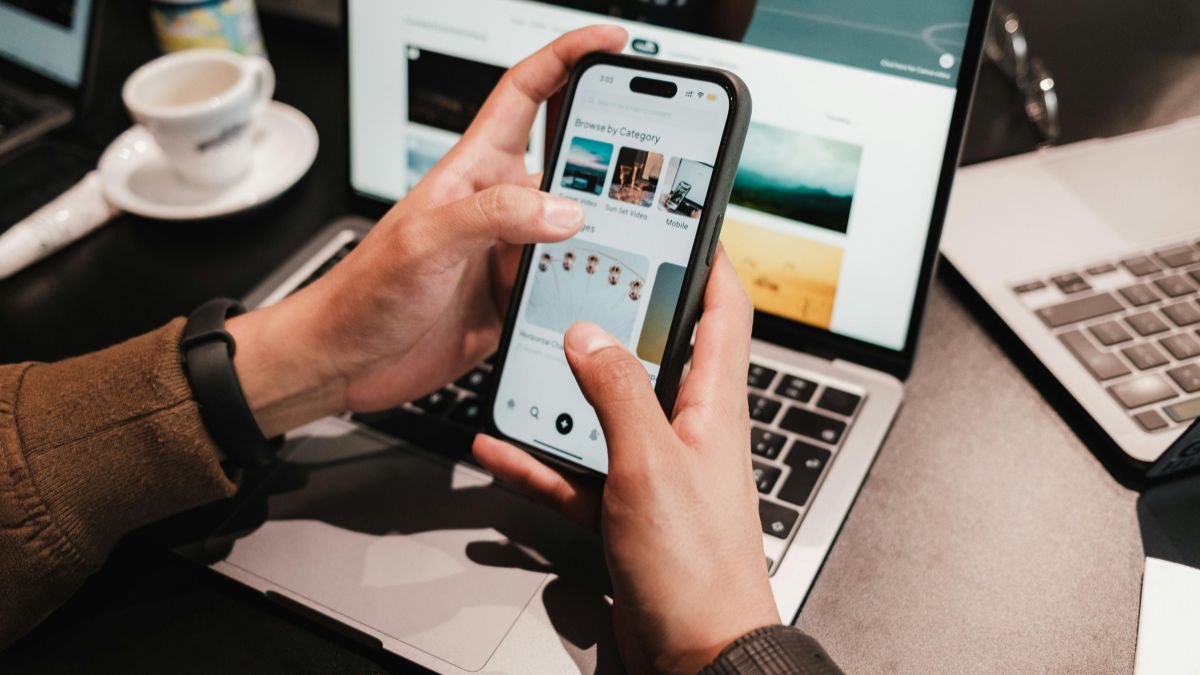 Siri conversationnel peut-il enfin tenir une discussion naturelle en 2026