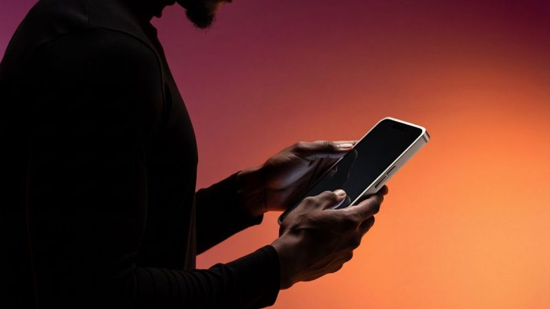 Pourquoi votre téléphone perd 20 % de batterie pendant la nuit ?